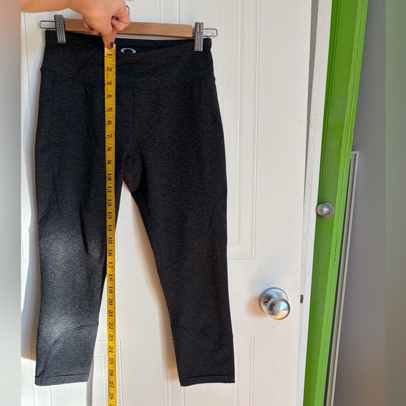 Oakley Grey Capri Leggings | Size S - Picture 7 of 7